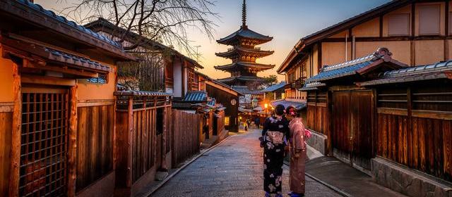 公开线索对照：包贝尔再被传出轨，包文婧早年怀疑细节被扒：曾自曝同时追过7个女友