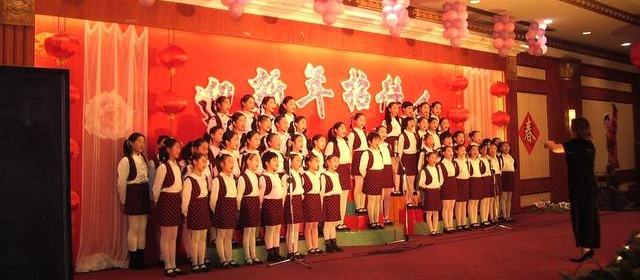 公开线索对照：AI短剧会不会一集一集替掉真人，圈里先吵的是成本不是审美
